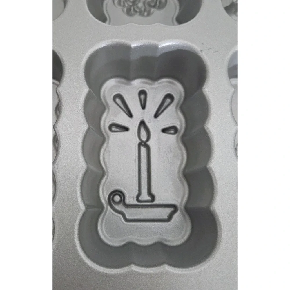 Nordic Ware Christmas Mini Bread Loaf Pan 8 Holiday‎ Designs 6 Cups